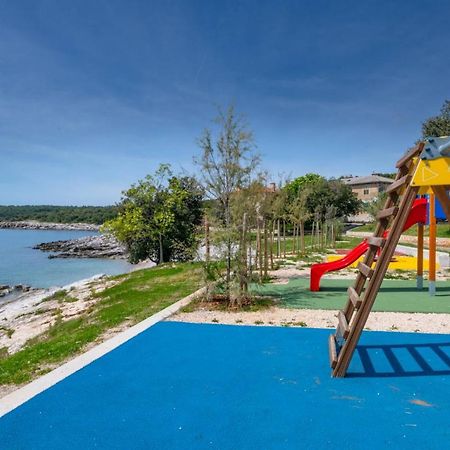 Apartman Lidija Koromačno Esterno foto