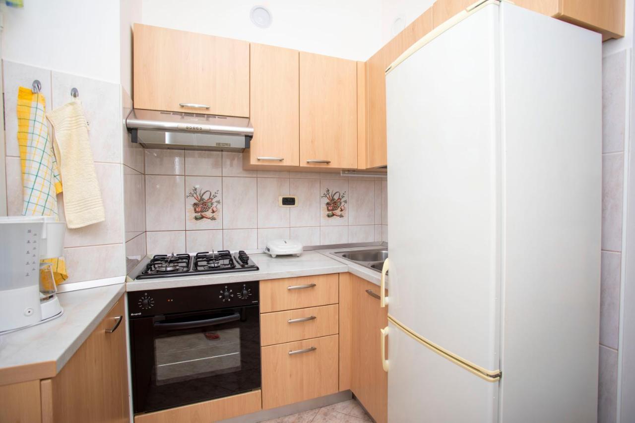 Apartman Lidija Koromačno Esterno foto