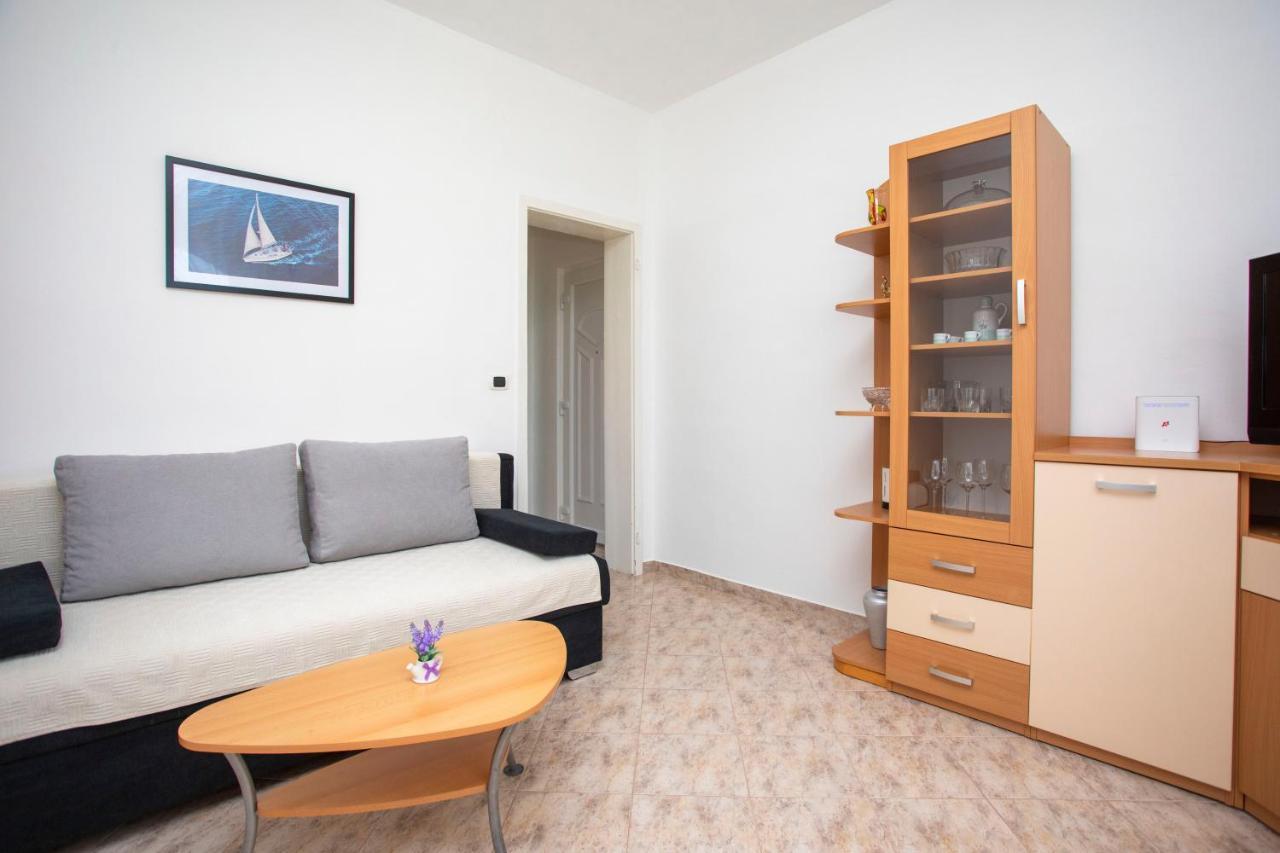 Apartman Lidija Koromačno Esterno foto