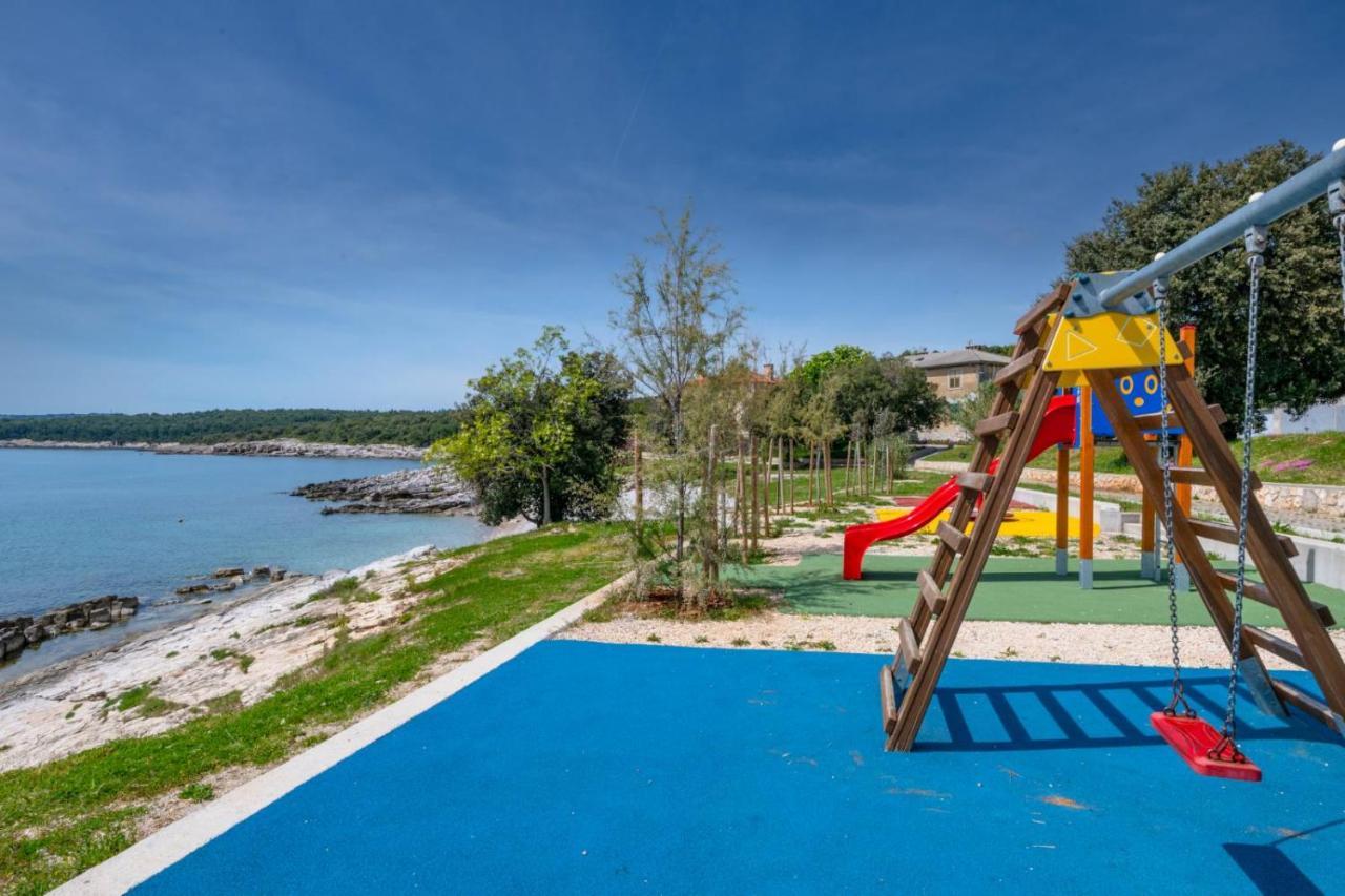 Apartman Lidija Koromačno Esterno foto
