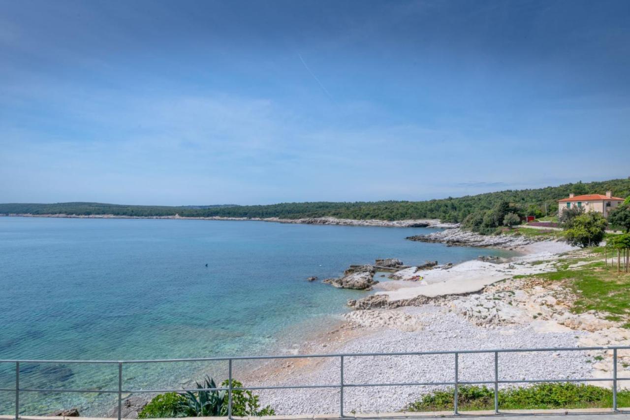 Apartman Lidija Koromačno Esterno foto